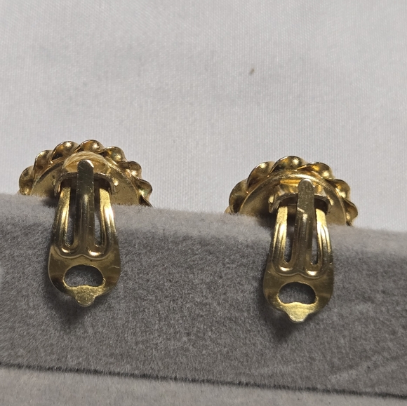 Floral Vintage Micro Mosaic Goldtone Clipon Earrings - Picture 3 of 6